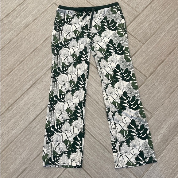 Cariloha Dark Green Top and Leaf Print Bamboo Pajama Set - Picture 4 of 5